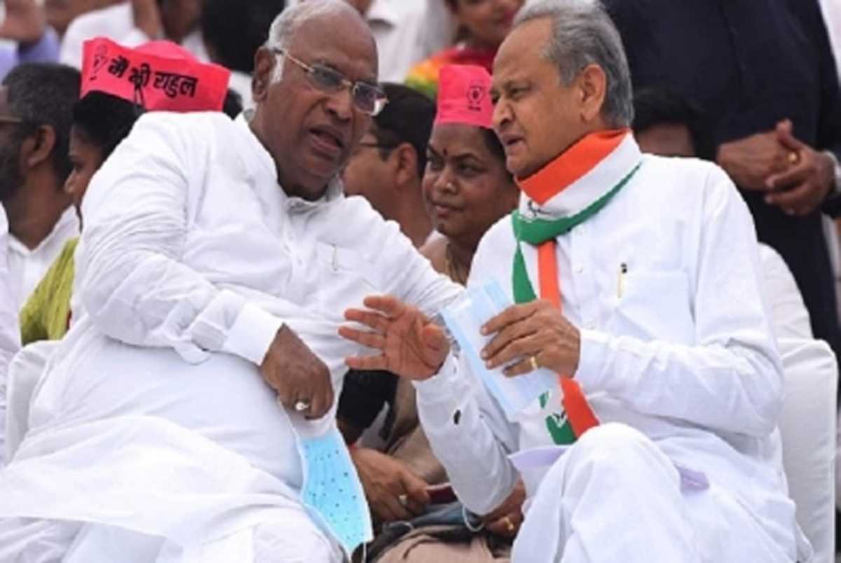 गुजरात में पहले चरण के मतदान के बाद भाजपा, कांग्रेस नेताओं ने सरकार बनाने का किया दावा